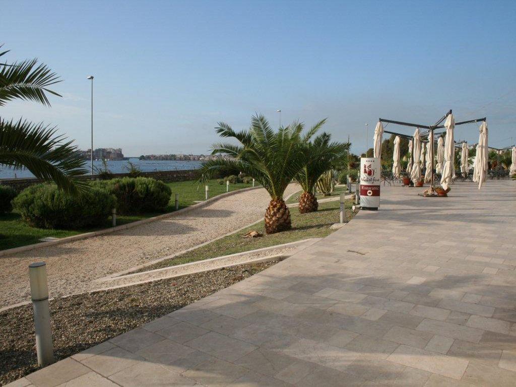 Hotel Saraceno Al Faro Taranto Exterior foto
